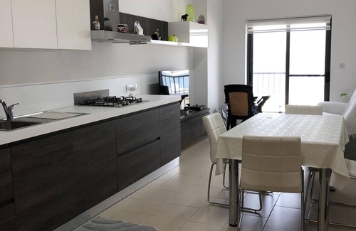 Għadira Apartamento | Un apartamento nuevo y moderno con vista al mar. Un lugar relajante para quedarse.