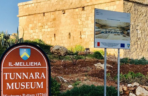 Għadira Apartamento | Un apartamento nuevo y moderno con vista al mar. Un lugar relajante para quedarse.