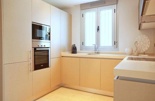 Ojen Apartamento | Modern Apartment with Pool
