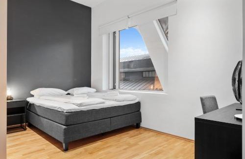 Arstad Apartamento | Modern Apartment with Rooftop Terrace and Stunning Views