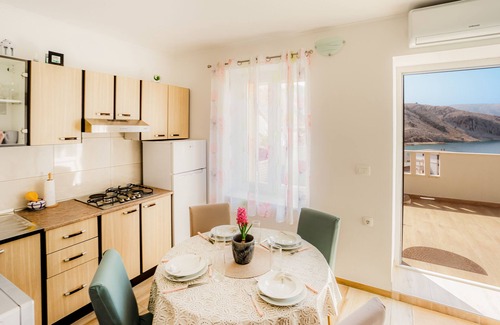 Metajna Apartamento | Modern apartment with sea view