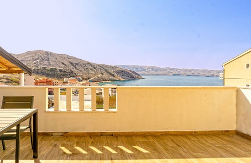 Metajna Apartamento | Modern apartment with sea view