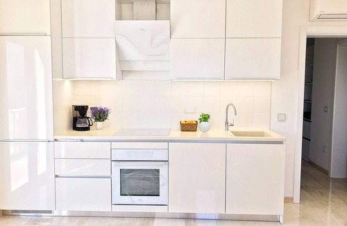 Supetar Apartamento | Apartamento moderno (4 + 1), VISTA AL MAR, aire acondicionado, internet, estacionamiento.