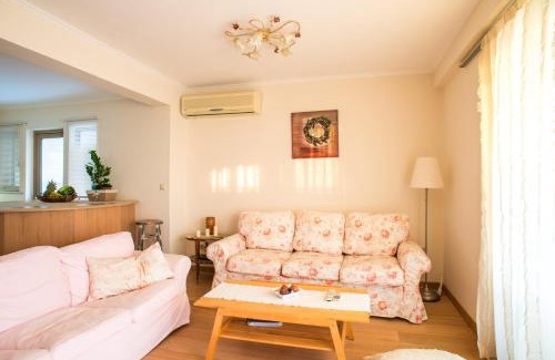 Saronida Casa | Modern Apartment with sea view in Saronida