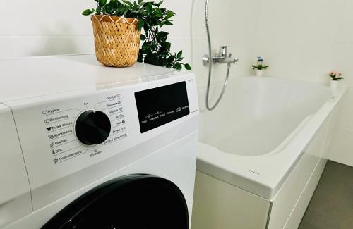 Liesing Apartamento | Modern Apartment with Terrace & Free Parking - Nearby Metro