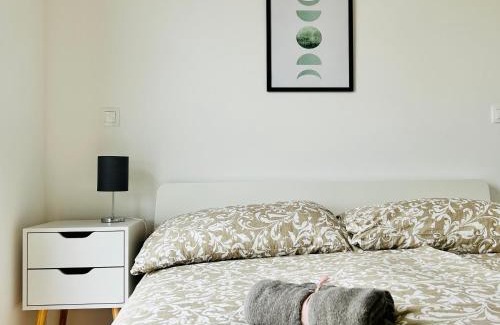 Liesing Apartamento | Modern Apartment with Terrace & Free Parking - Nearby Metro