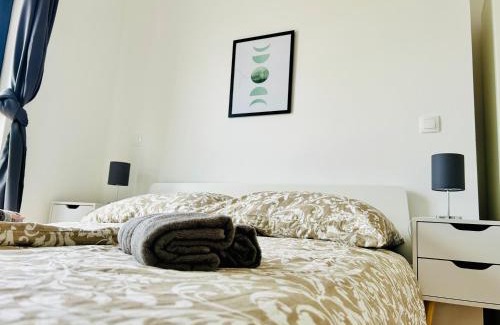 Liesing Apartamento | Modern Apartment with Terrace & Free Parking - Nearby Metro
