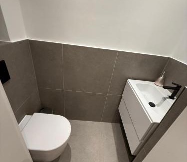 Solln Apartamento | Modern apartment with terrace in Solln