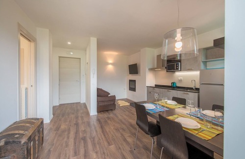 Mezzolago Apartamento | apartamentos de dos y tres habitaciones con balcón y vista al lago