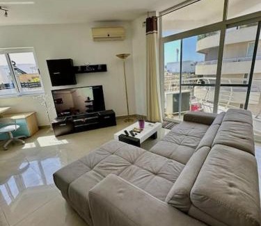 St. Andrew's Apartamento | Modern apt - Close to the beach & PV