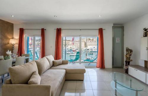 Kalkara Apartamento | Modern apt Kalkara seafront!