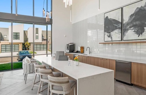 Lee's Summit Apartamento | Modern Apt. Kansas City Oasis 13 miles to GEHA Field, Shops, Dining, Park, & Gym