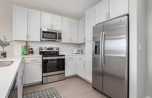 Lee's Summit Apartamento | Modern Apt. Kansas City Oasis 13 miles to GEHA Field, Shops, Dining, Park, & Gym
