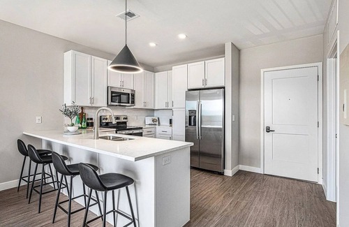 Lee's Summit Apartamento | Modern Apt. Kansas City Oasis 13 miles to GEHA Field, Shops, Dining, Park, & Gym