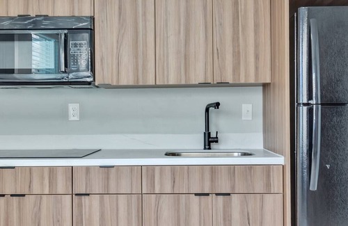 North Beach Apartamento | Modern Apt Near Beach Views & Wi-fi