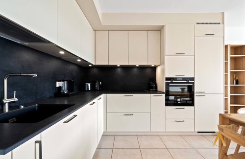 Esch-sur-Alzette Apartamento | Modern Apt with Balcony, Fast WiFi & Amenities