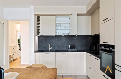 Esch-sur-Alzette Apartamento | Modern Apt with Balcony, Fast WiFi & Amenities