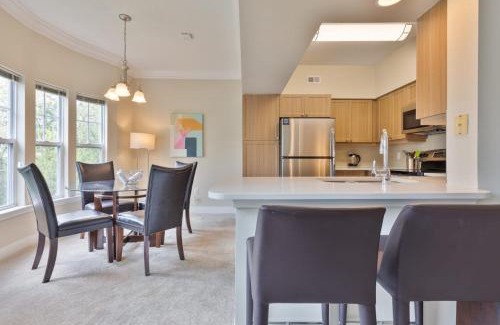 Waltham Apartamento | Modern Apt with Private Garage