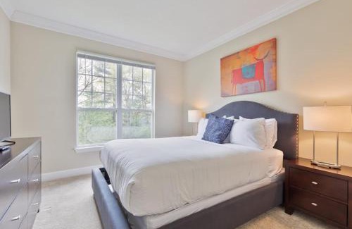 Waltham Apartamento | Modern Apt with Private Garage