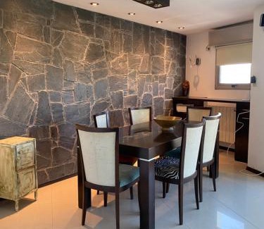 San Nicolás de los Arroyos Apartamento | Moderno piso con vista al río en zona residencial