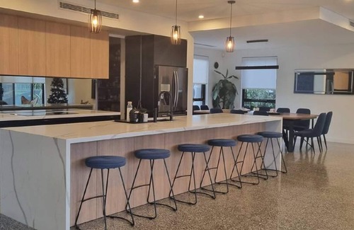 Currumbin Waters Casa | Modern architecturally designed creek frontage property n