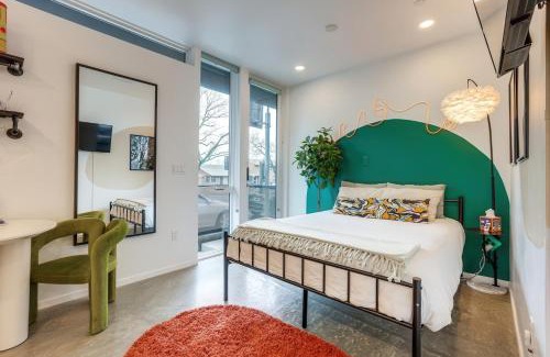 Land Park Apartamento | Modern Artist Loft Canvases Coffee and Comfort