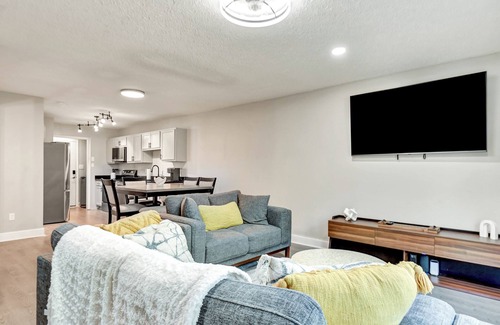 Athens Casa | Modern Athens Escape 4/br 3/ba 6 miles to University of Georgia and downtown