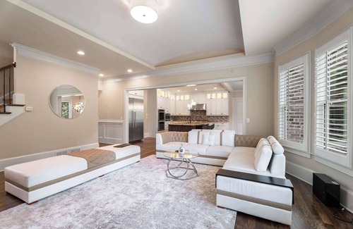 Sandy Springs Casa | Modern Atlanta Luxury – 5BR/5.5BA with Gourmet Chef’s Kitchen & Grand Interiors