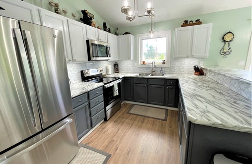 Ironwood Casa | Modern Attached garage Dog friendly ATV & Sled friendly