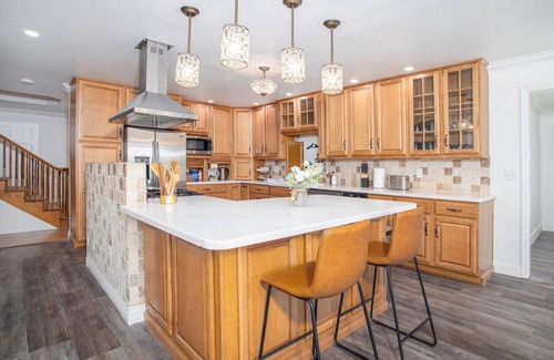 Fairbanks Casa | Modern Aurora Retreat 5b4b w/Basketball Court