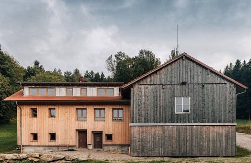Kollnburg Apartamento | Modern Ausgestattetes Ferienhaus für bis zu 11 Personen Mitten im Wald Gelegen