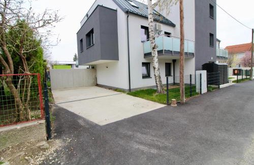 Wittau Apartamento | Modern Balcony Apartment with free Parking