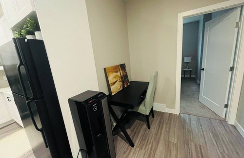 Brandon Apartamento | Modern Basement Suite