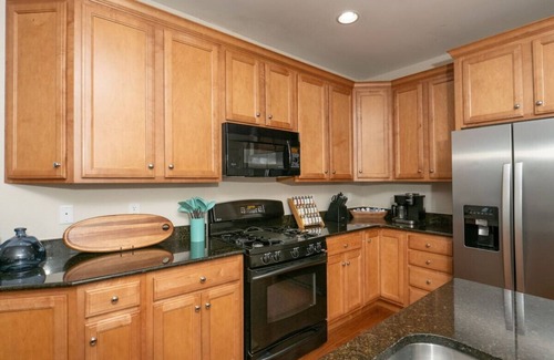 Sun Ridge Casa | Modern Bayside Villa: Ideal for Family and Golf