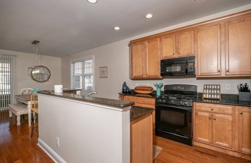 Sun Ridge Casa | Modern Bayside Villa: Ideal for Family and Golf