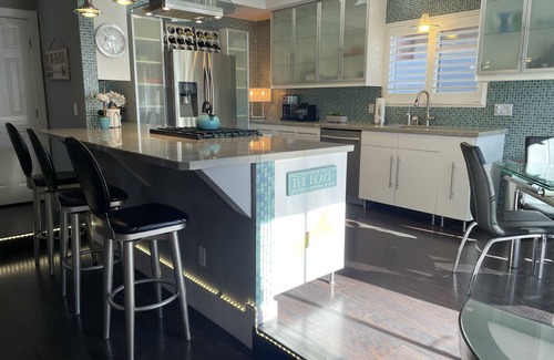 Oxnard Shores Casa | Modern Beach Bungalow, walk to beach, family and dog friendly