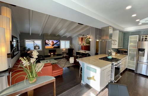 Oxnard Shores Casa | Modern Beach Bungalow, walk to beach, family and dog friendly