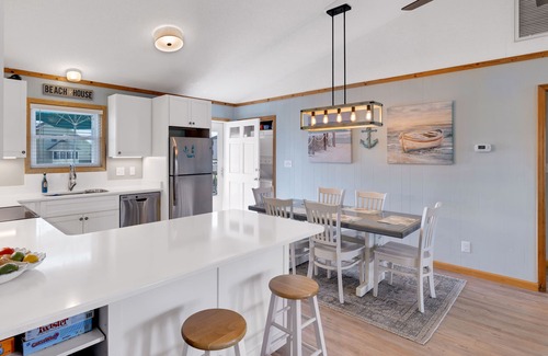 Kitty Hawk Cabaña | Modern Beach Cottage! Short Walk to the Beach!!