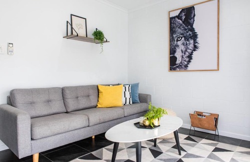 Cannonvale Apartamento | Modern Beach Front Apartment