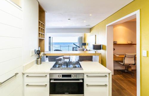 Shaka's Rock Apartamento | Modern Beach Front Apartment