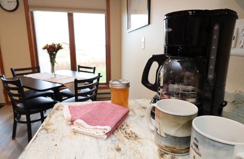 Bayfield Condominio | Modern Beach Front Condo with Lake Views