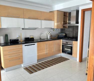 Pedrogao Apartamento | Modern Beach House - BBQ - 4 Beds