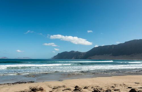 Caleta de Famara Casa | Modern beach house in Famara