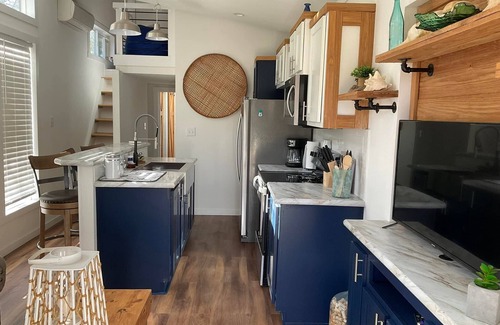 Mount Vernon Cabina | Modern Beach Retreat - 1 Bed / Loft