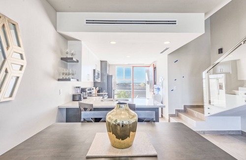 La Choya Casa | Modern Beachfront Retreat 2 King Suites +