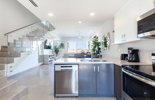 La Choya Casa | Modern Beachfront Retreat 2 King Suites +