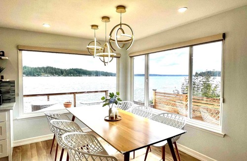 Allyn Casa | Modern Beachfront Cabin with Hot Tub and Spectacular Views