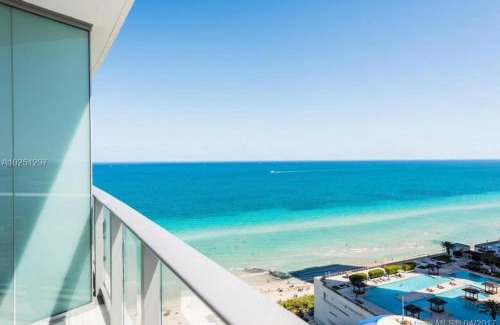 Hollywood South Central Beach Apartamento | Modern Beachfront Condo with Stunning Ocean View