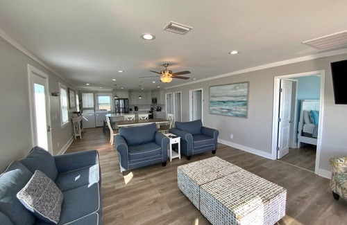 Southpointe Casa | Modern, Beachfront & Pet Friendly