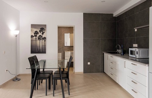 Arrieta Apartamento | Modern beachside apartment Punta Mujeres